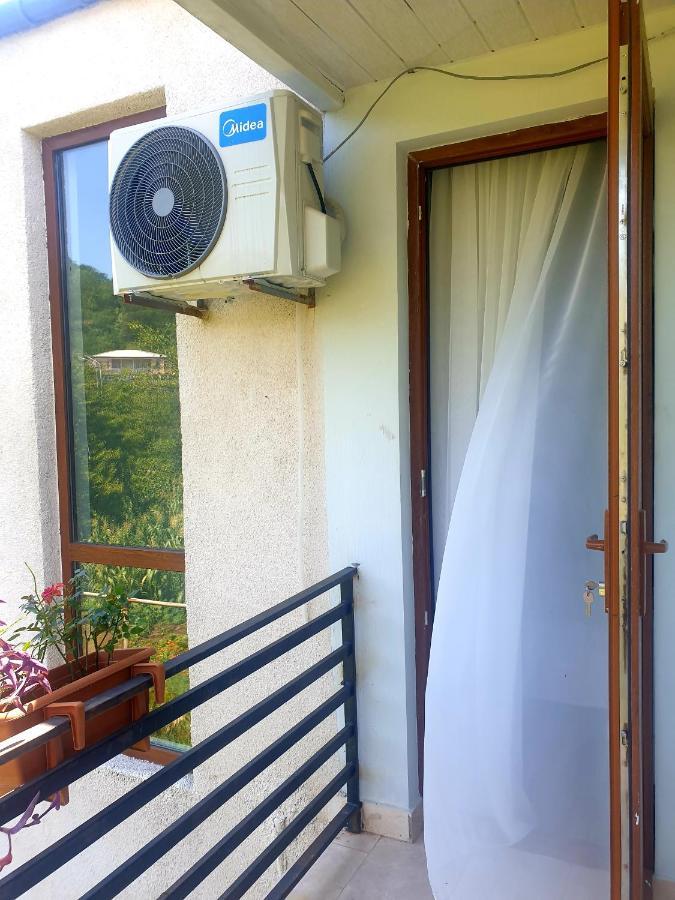 Four Seasons In Kutaisi Hotell Eksteriør bilde