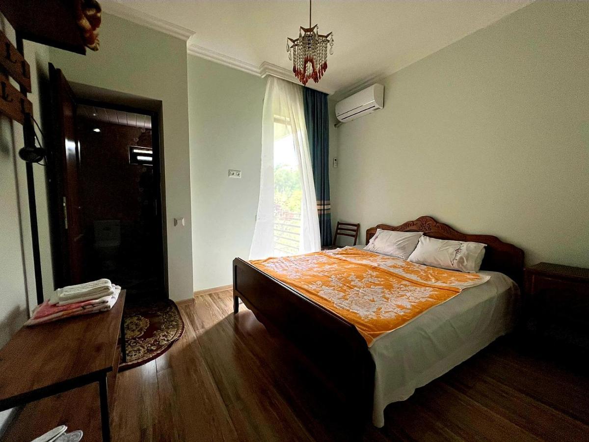 Four Seasons In Kutaisi Hotell Eksteriør bilde