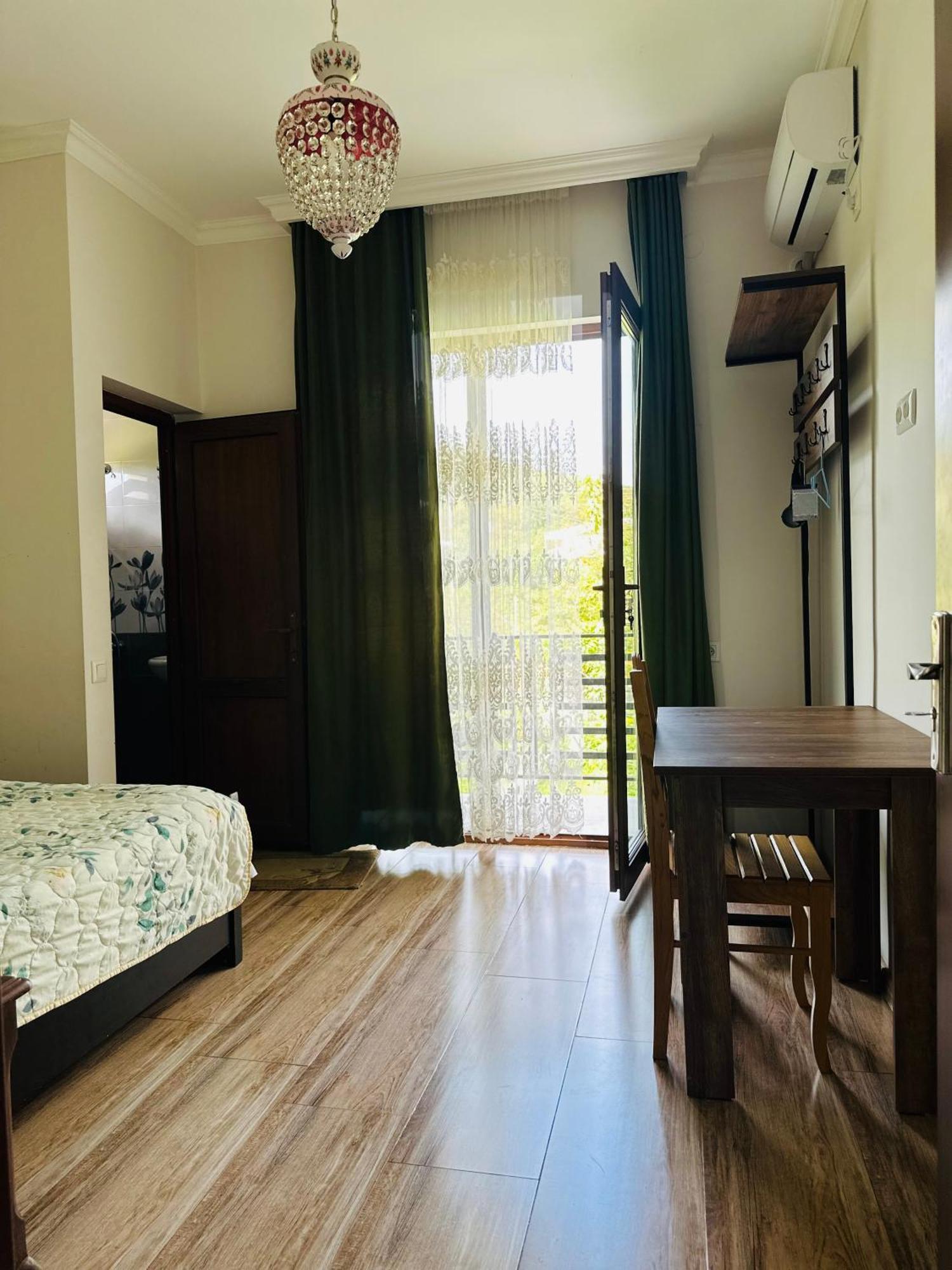 Four Seasons In Kutaisi Hotell Eksteriør bilde