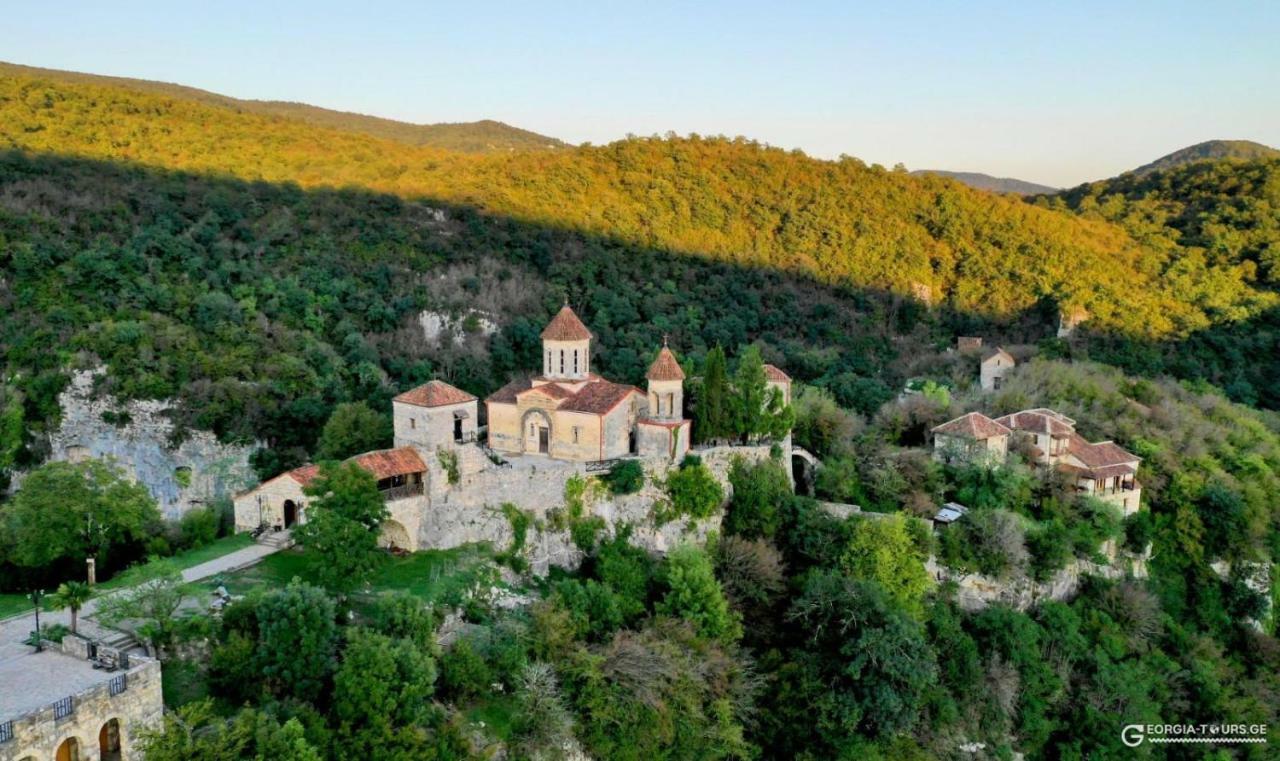Four Seasons In Kutaisi Hotell Eksteriør bilde